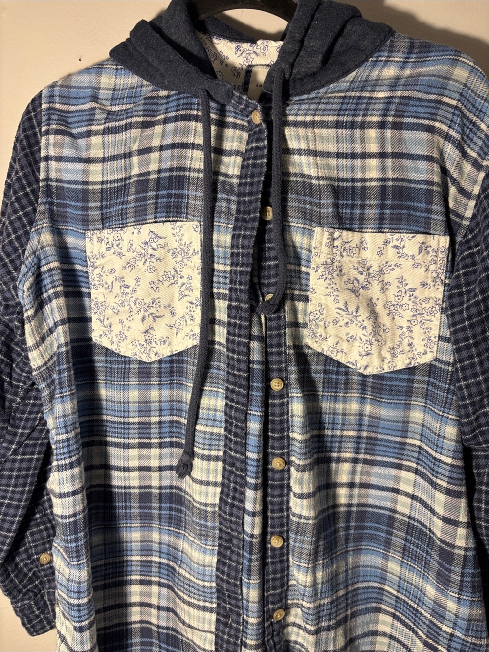 American Eagle Blue Plaid Hooded Button-Front Shirt with Floral Pockets